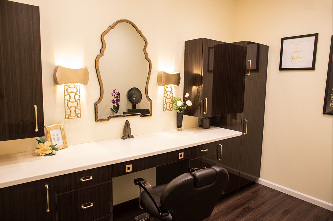 Move in ready salon suites for lease